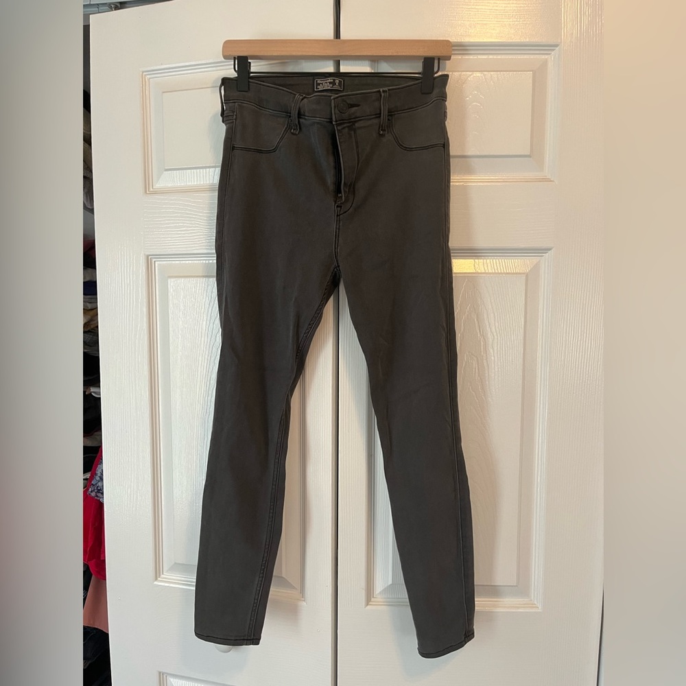 Abercrombie size 29 short jeans